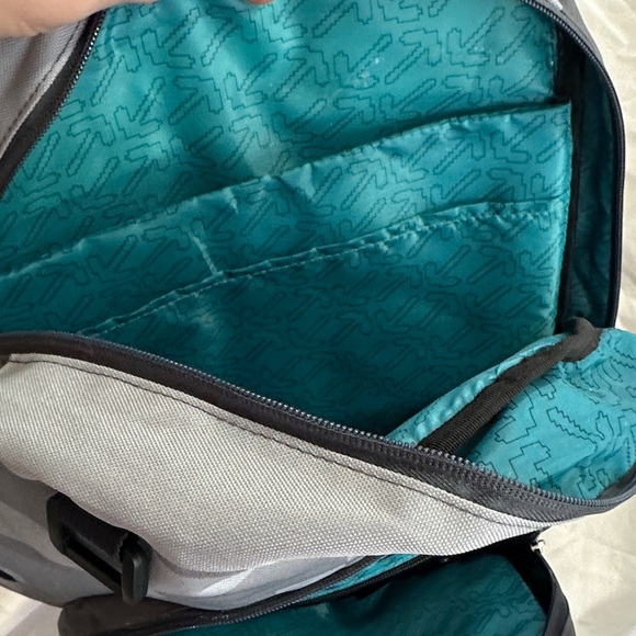 Minecraft grey backpack - Picture 3 of 9